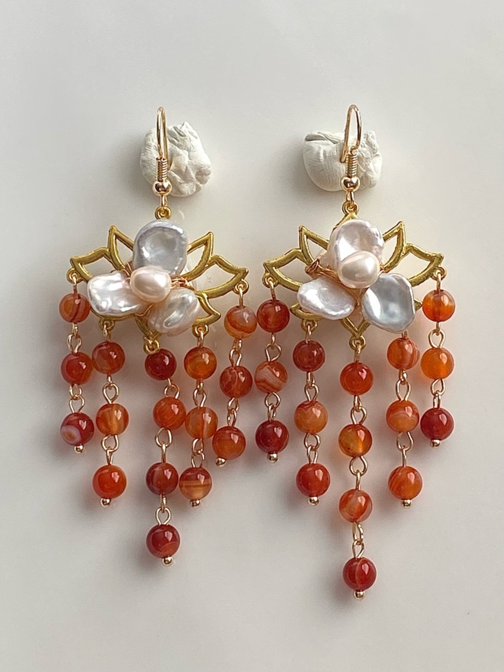 E142-Handmade Petal Pearl Flower And Agate Earring
